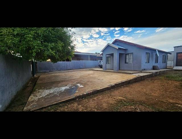 5 BEDROOM HOUSE FOR SALE IN LOTUS GARDENS